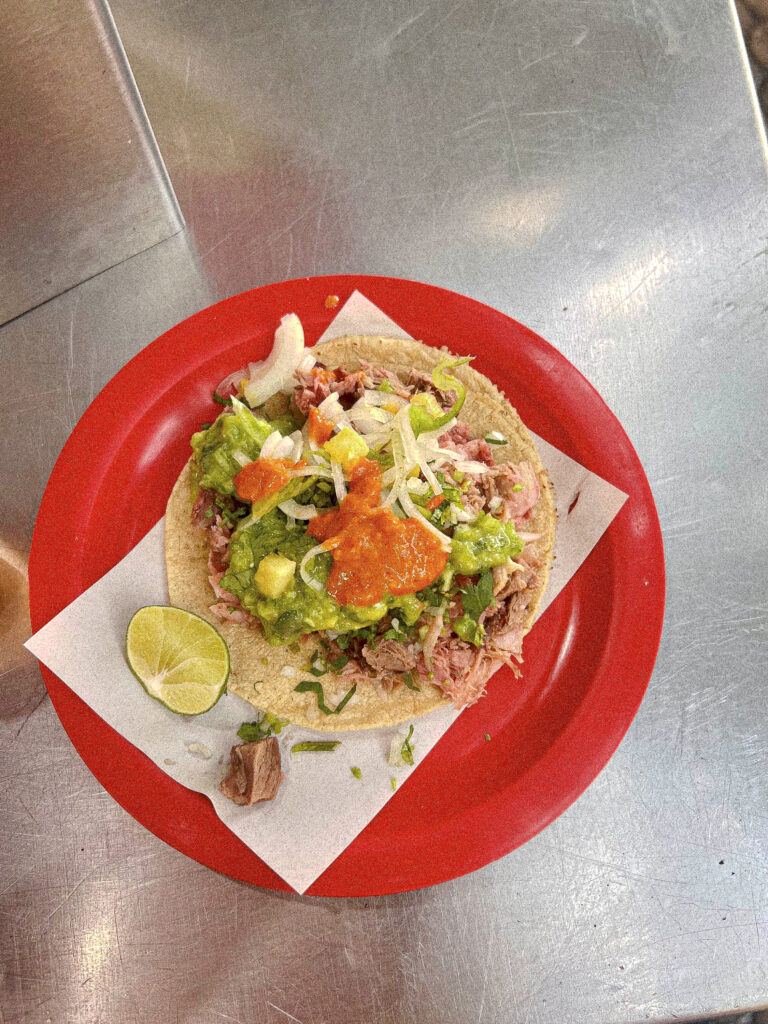 Taco's geserveerd in een bordje
