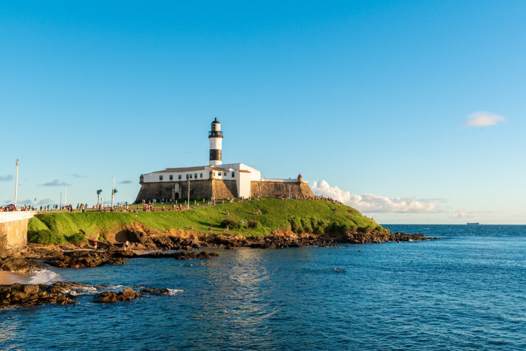 De Vuurtoren van Barra (Farol da Barra of Santo Antônio da Barra), gebouwd op een 17e-eeuws fort in de wijk Barra in Salvador de Bahia